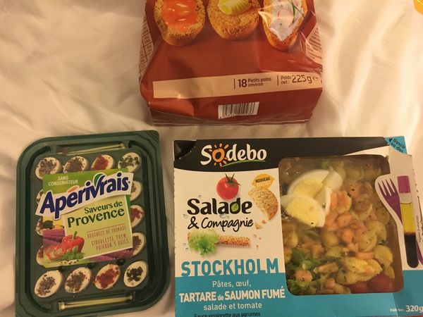 フランス・パリ「フランス・パリ/Paris France」の写真：ホテルに戻って夕飯、というか晩酌。笑
パ...