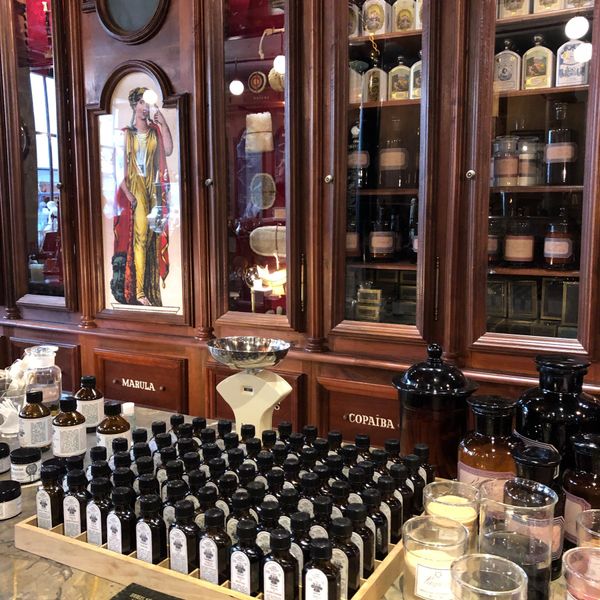 フランス・パリ「フランス・パリ/Paris France」の写真：ビュリーでハンドクリームを購入！
冬場は...