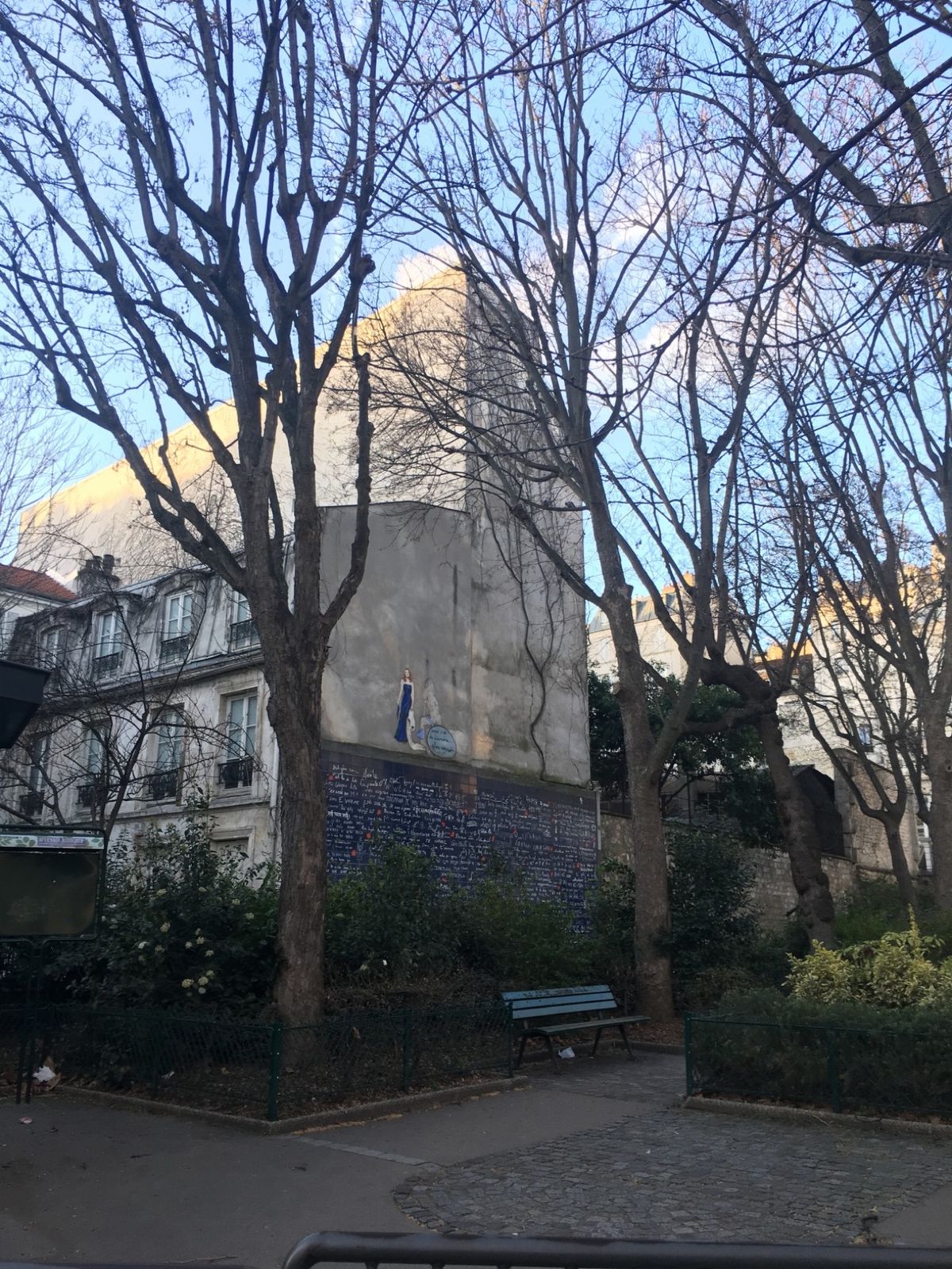 夕方は18区へ行き、カフェ・デ・ドゥ・ムーランへ🍮
映画「アメリ」に出てく...