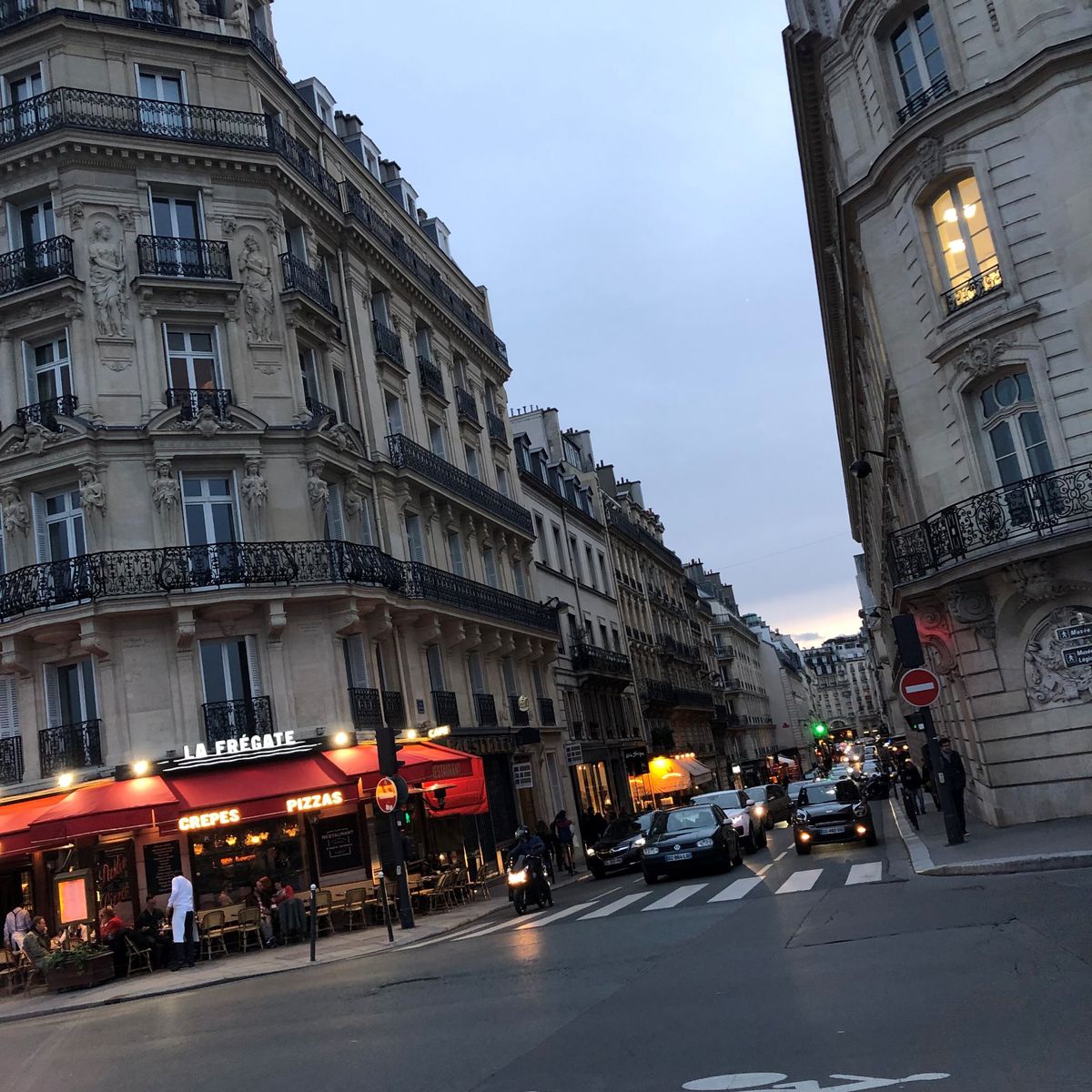 お洒落なお店や、ロードアート、建造物、見きれないので、
何回も行って味わい...