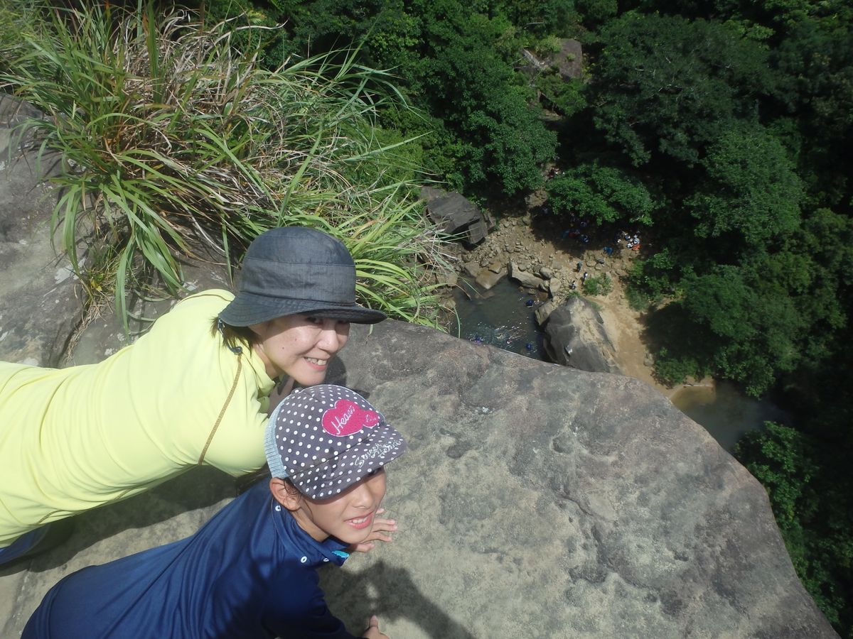 憧れのピナイサーラ。過酷な4時間の登山、滝の上からの眺めは最高！下山して滝...
