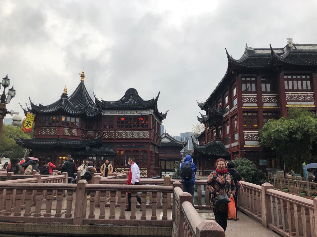 地下鉄に乗って豫園へ
この日は曇ってたので
豫園は最終日に賭けることにして...