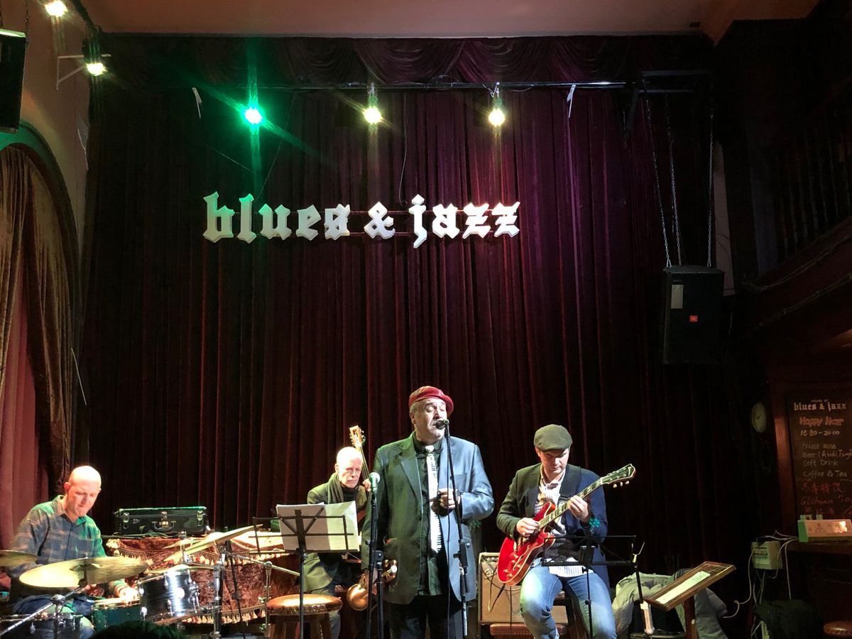 上海といえばジャズバー
上海姥姥の近くにある
House of blues...