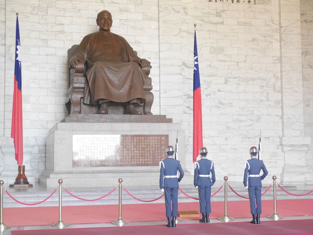 年明けに初台湾に行ったが暑かった。九分も良かったです。夜の龍山寺も人が多かった