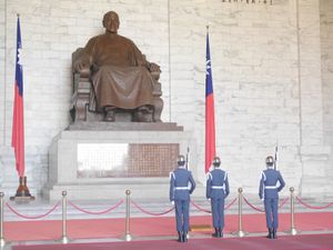 年明けに初台湾に行ったが暑かった。九分も良かったです。夜の龍山寺も人が多かった
