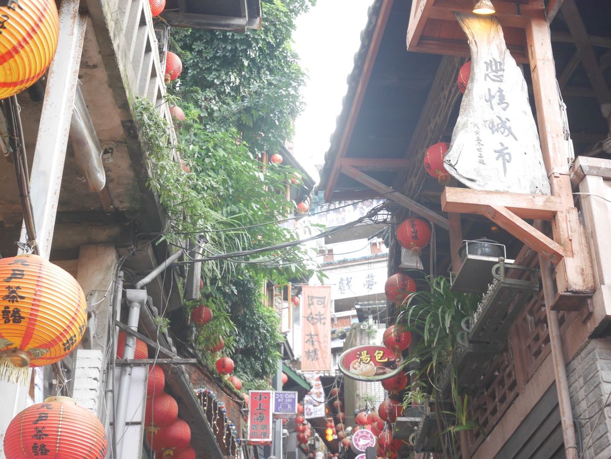 年明けに初台湾に行ったが暑かった。九分も良かったです。夜の龍山寺も人が多かった