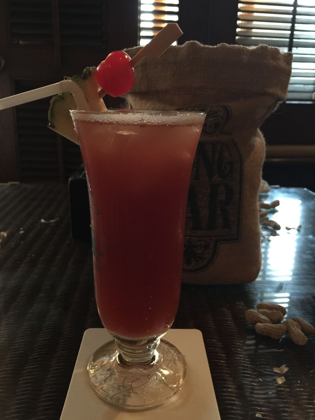 シンガポールで欠かせないもの。チキンライスとマリーナベイサンズからの夜景、...