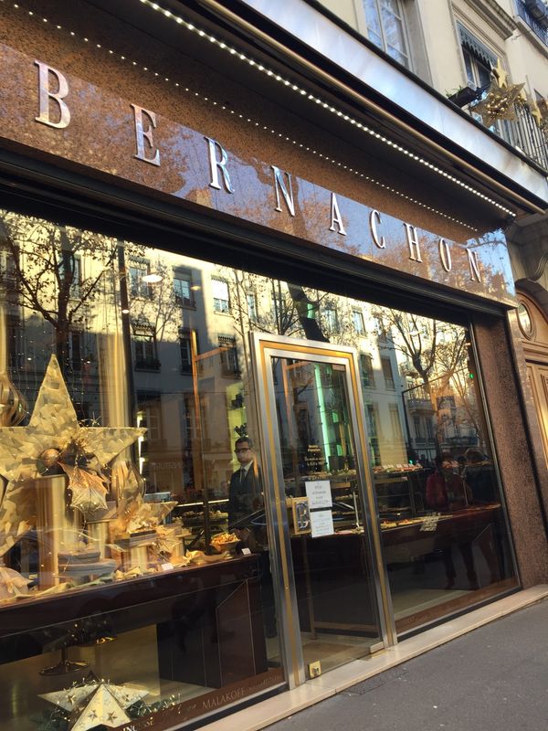 フランス・コルマール「勤続30年休暇。お疲れ様‼️たまには夫婦で💦」の写真：リヨン市街。ベルナシオンのチョコレート、...