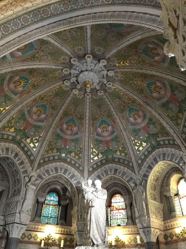 フランス・コルマール「勤続30年休暇。お疲れ様‼️たまには夫婦で💦」の写真：リヨン、光の祭典。フルヴィエール聖堂