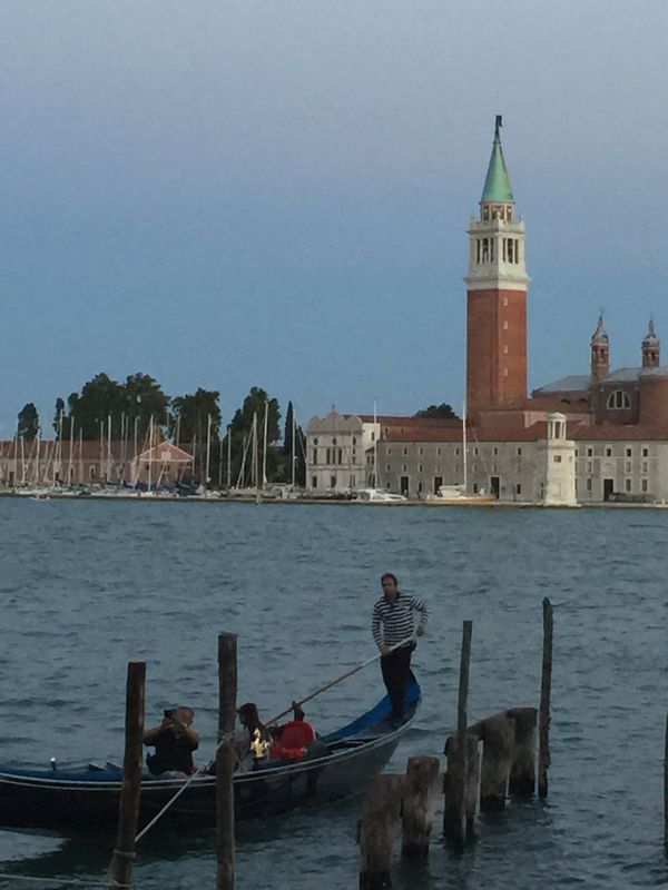 イタリア「あと何回行ける⁉️娘と2人、イタリア気まま旅」の写真：何度行ってもベネチアは素敵。ゴンドリエーレも...