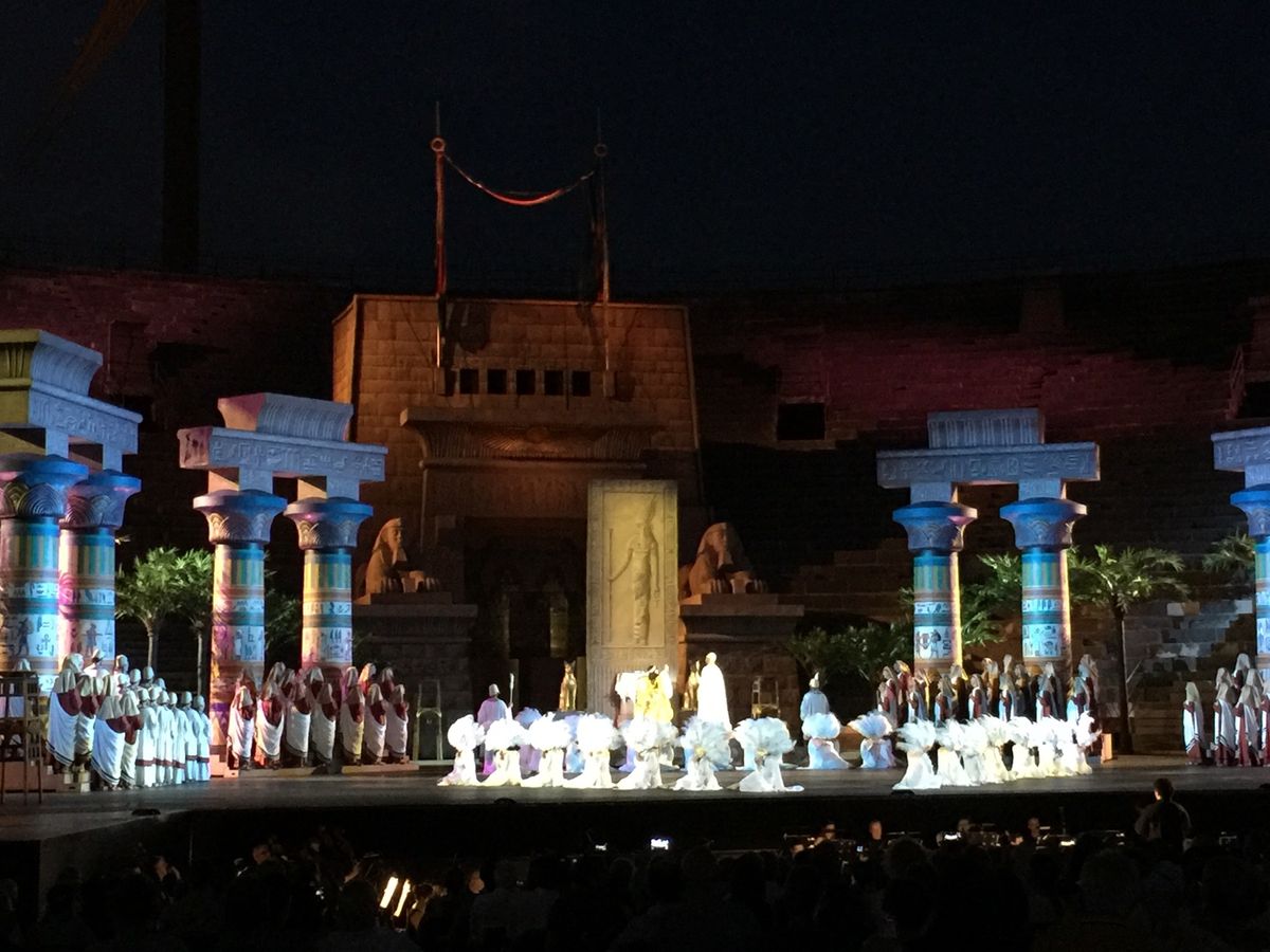 ミラノから鉄道🚃移動で、ベローナへ。遺跡でオペラを。アイーダ、盛り上がる♬