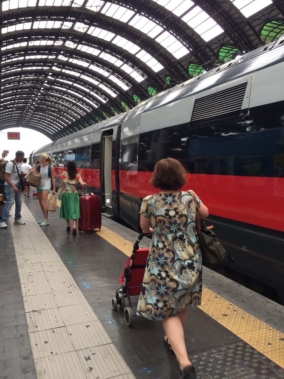 ミラノから鉄道🚃移動で、ベローナへ。遺跡でオペラを。アイーダ、盛り上がる♬