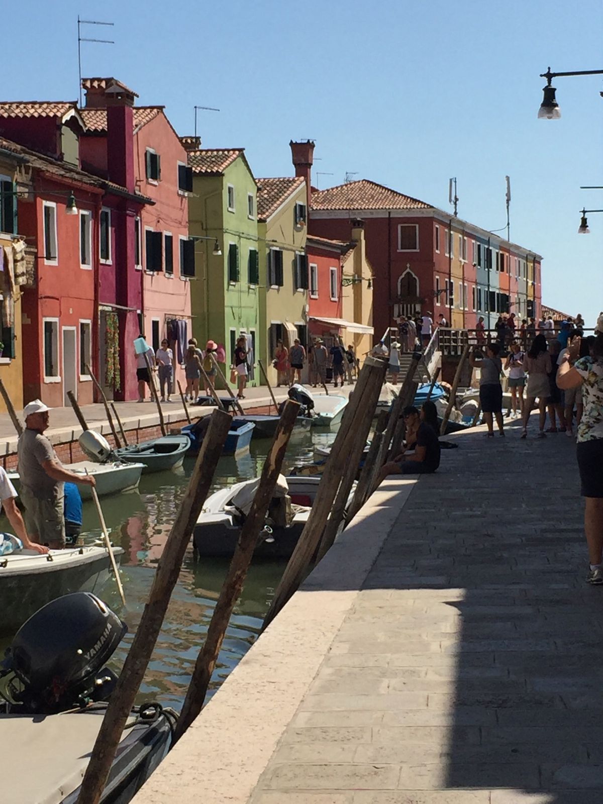 何度行ってもベネチアは素敵。ゴンドリエーレも素敵。そしてブラーノ島のカラフ...