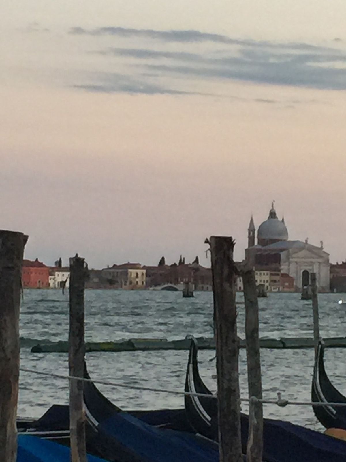 何度行ってもベネチアは素敵。ゴンドリエーレも素敵。そしてブラーノ島のカラフ...