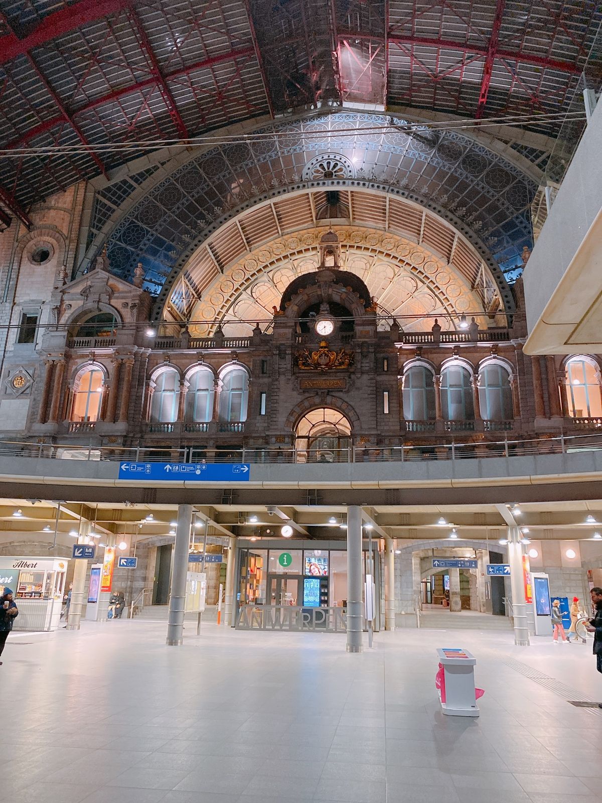 アントワープはずっと行ってみたかったまち。フランダースの犬の教会、まちは狭...