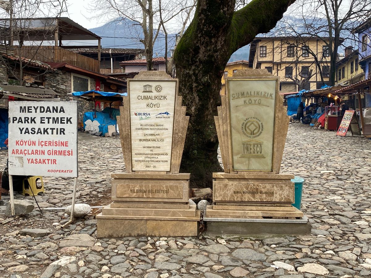 ジュマルクズク　
かなりローカルな雰囲気が味わえる場所