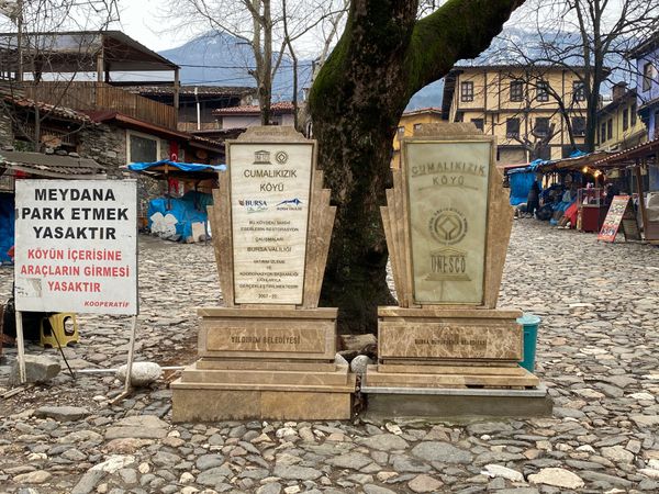 トルコ・イスタンブール「トルコ周遊」の写真：ジュマルクズク　
かなりローカルな雰囲気...