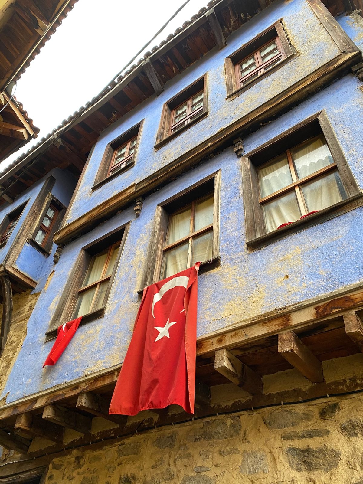 ジュマルクズク　
かなりローカルな雰囲気が味わえる場所