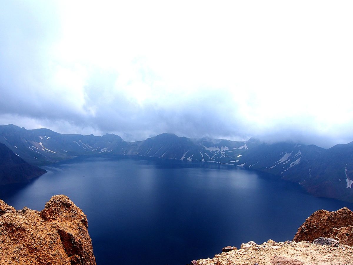 長白山
標高2744mの長白山、バス＋徒歩20分で登頂できます。
山頂から...