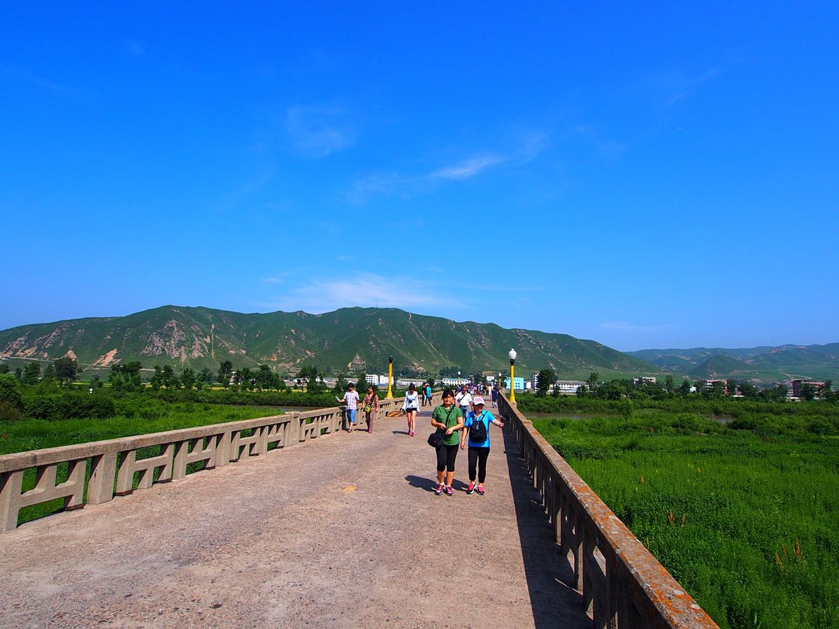 図們市
ここは小さな川一つで中国と北朝鮮をまたぐ国境の街。
両国の物資等の...