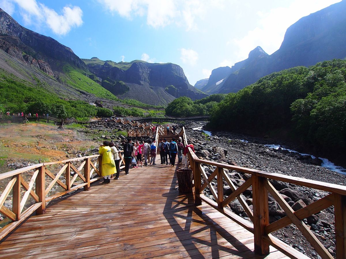 長白山
標高2744mの長白山、バス＋徒歩20分で登頂できます。
山頂から...