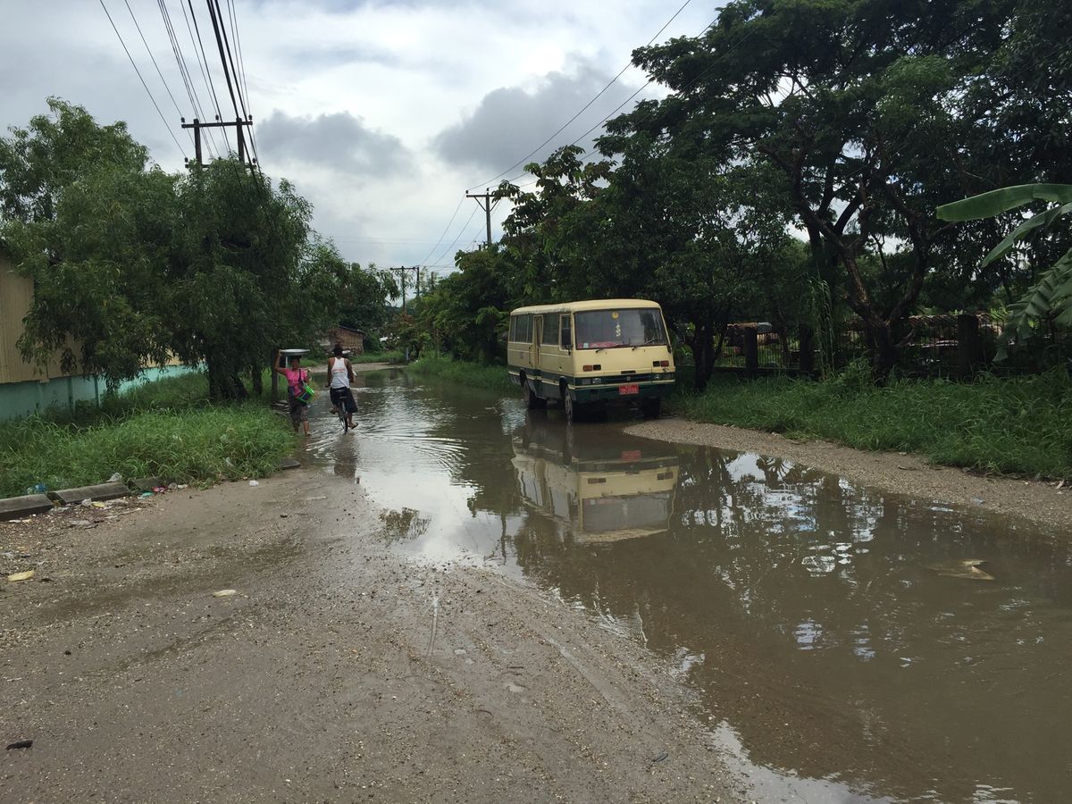 人力の踏切、すぐ水没する道路、、、
インドよりマイルドで一人旅にはお勧め！