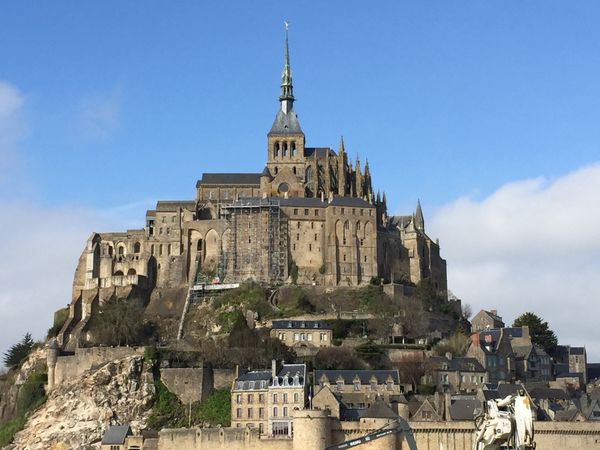 フランス・パリ「フランス」の写真：モンサンミッシェル
小道がたくさんあって...