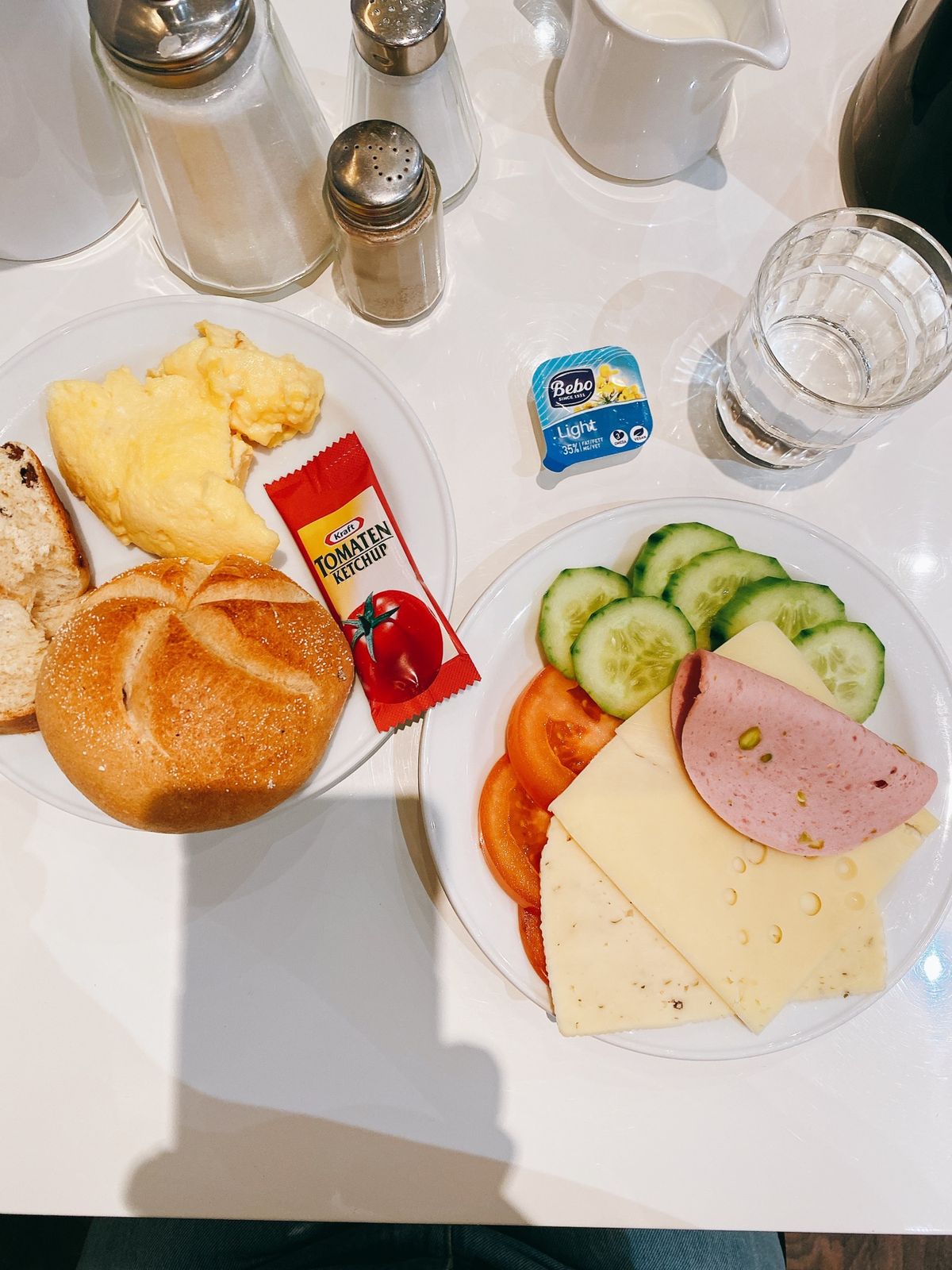 お金なくて、ジャンクフードとホテルの朝食しか食べてない…笑