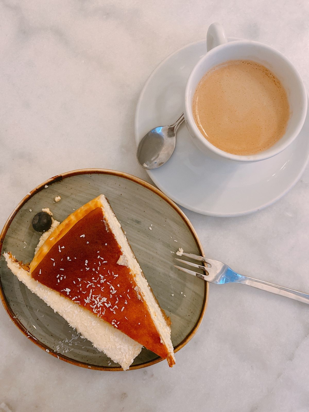 お金なくて、ジャンクフードとホテルの朝食しか食べてない…笑