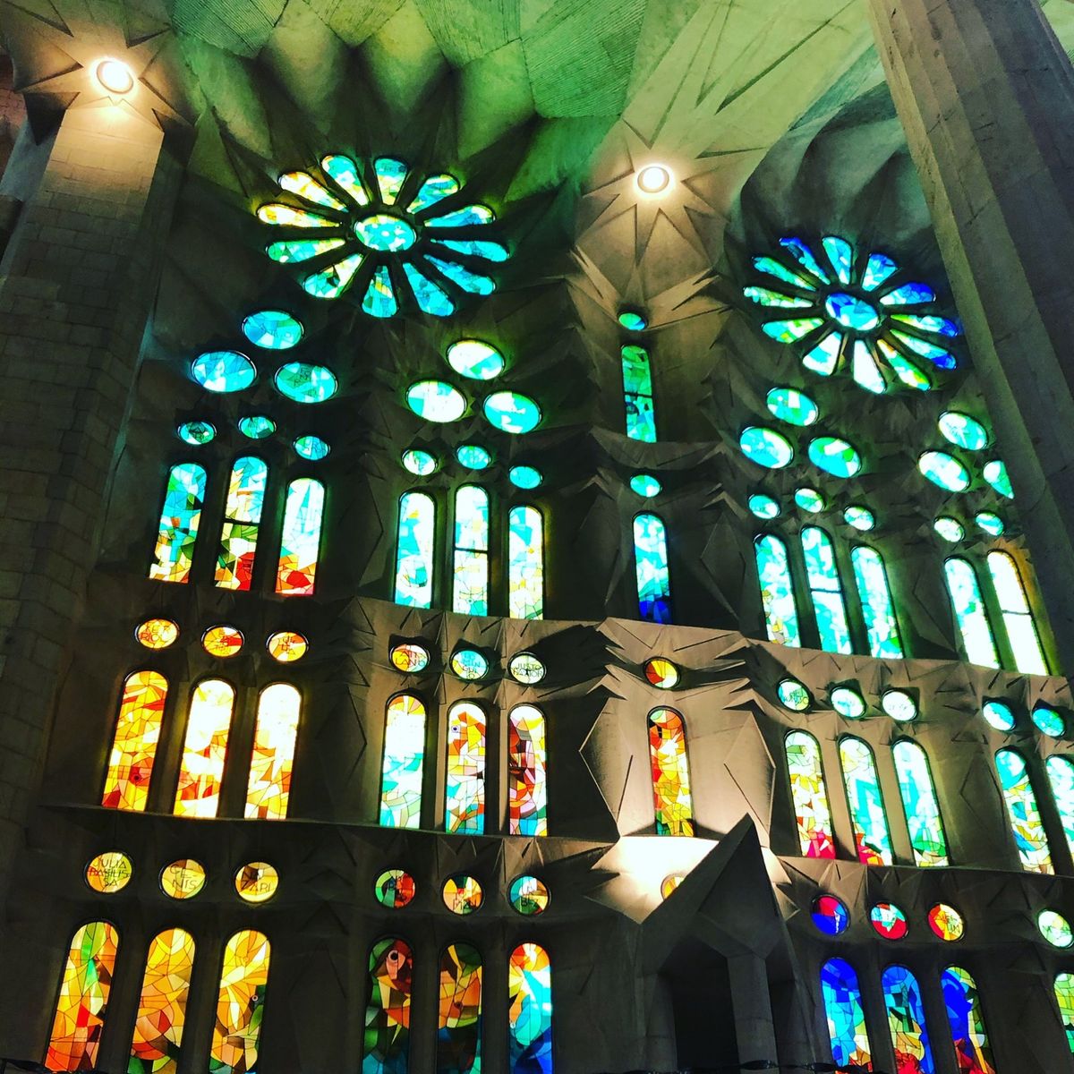 2019年スペイン芸術の旅。4日目
サグラダファミリア。聖堂内部・主...