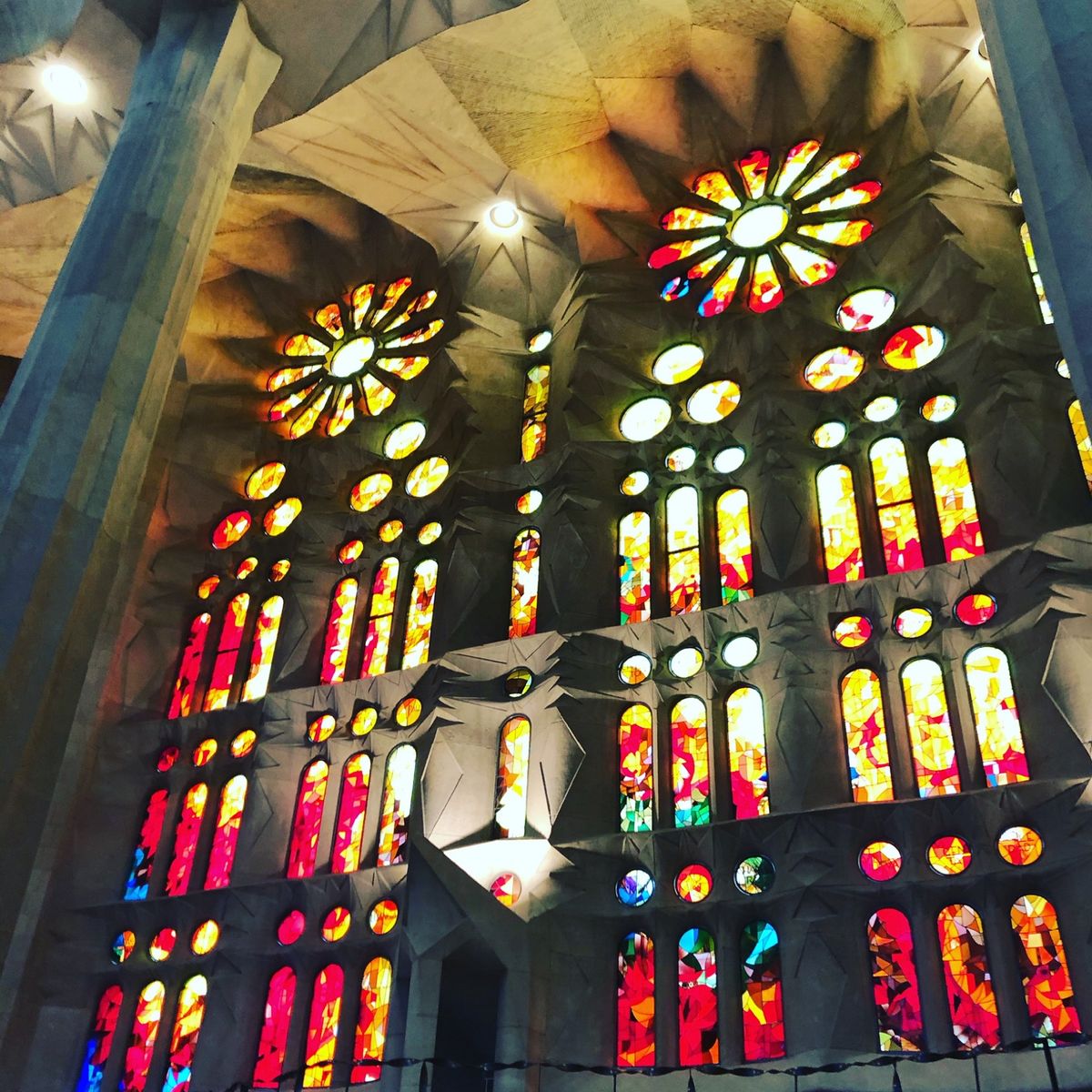 2019年スペイン芸術の旅。4日目
サグラダファミリア。聖堂内部・主...