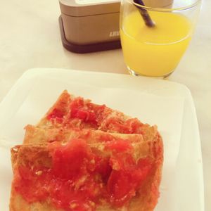 2019年スペイン芸術の旅。
カサミラを見た後は、初めてカサミラのカフェに...