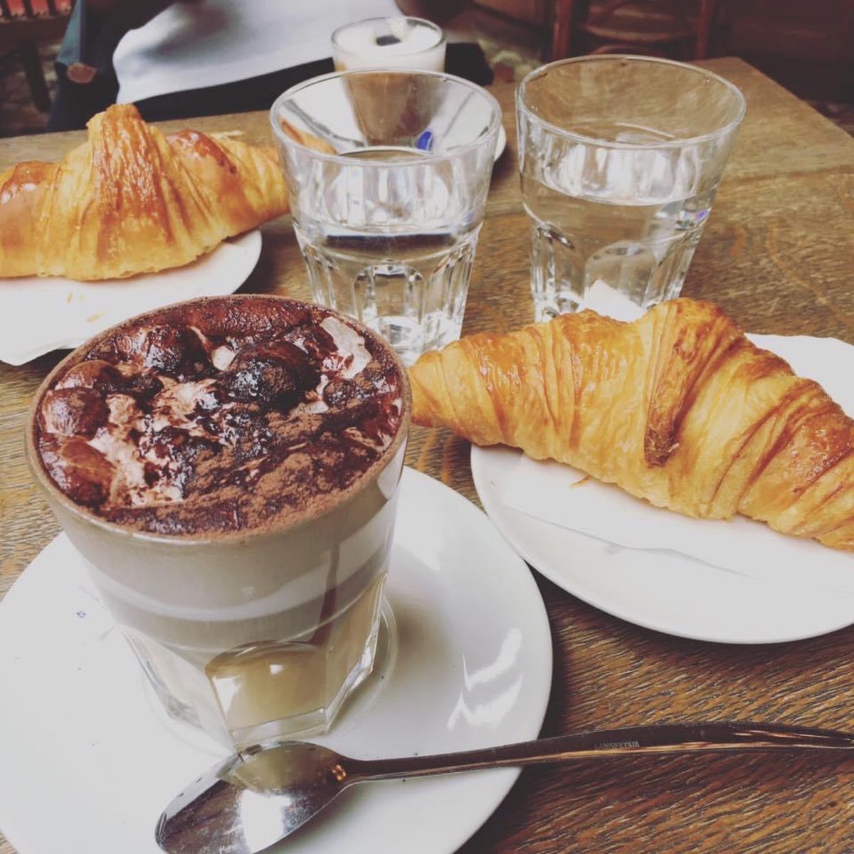 2016年フランス🇫🇷パリ
友人オススメのカフェで朝にクロワッサン食べたり...