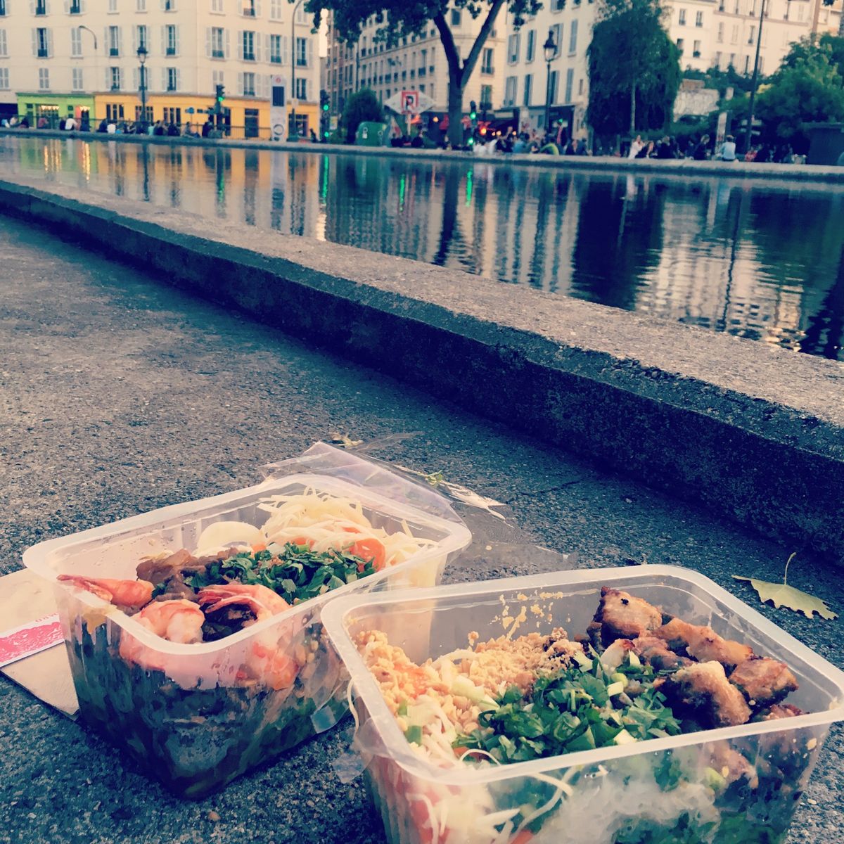 2016年フランス🇫🇷パリ
サン・マルタン運河でピクニック。