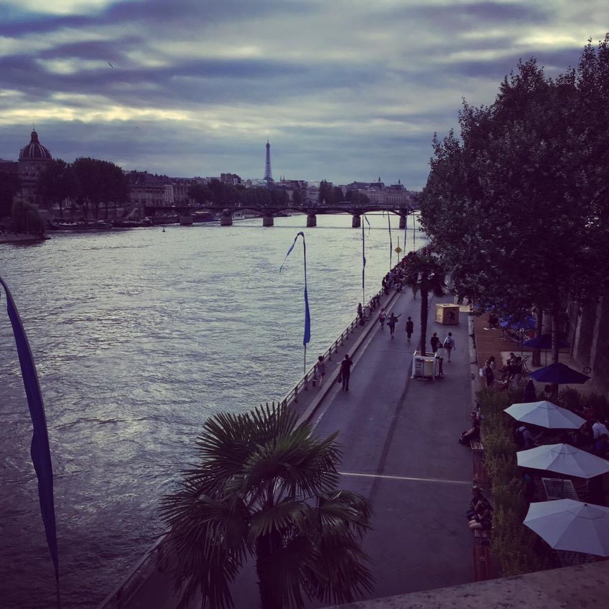 2016年フランス🇫🇷パリ
友人オススメのカフェで朝にクロワッサン食べたり...