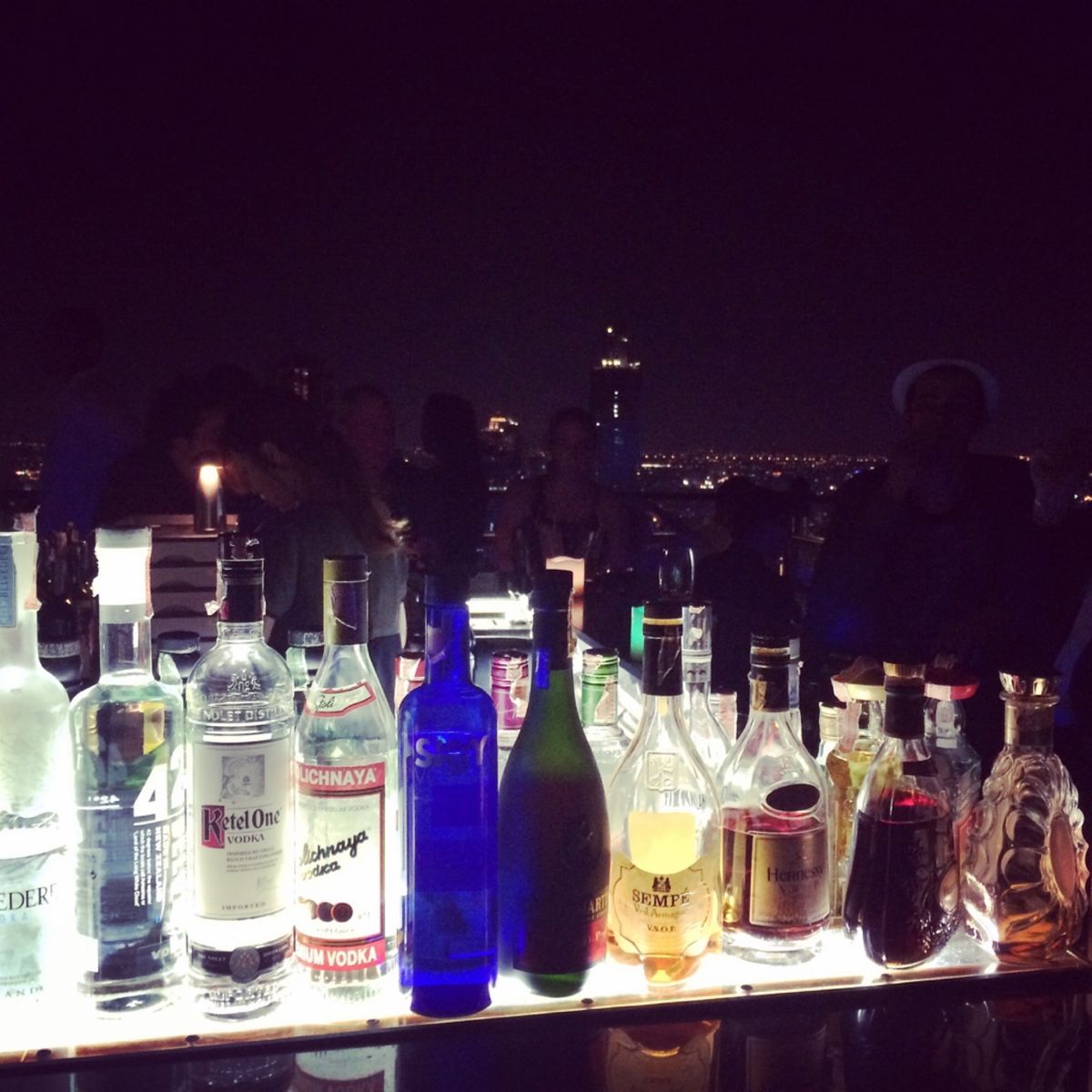 2015年タイ🇹🇭バンコク。お酒飲めないのにイキってドレスコード有の...