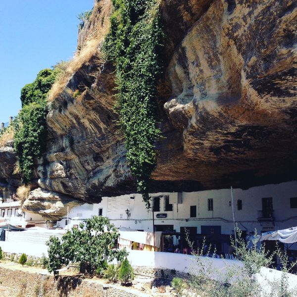 スペイン・セビーリャ「2013年芸術の旅②」の写真：2013年スペイン🇪🇸セテニル。岩山に...