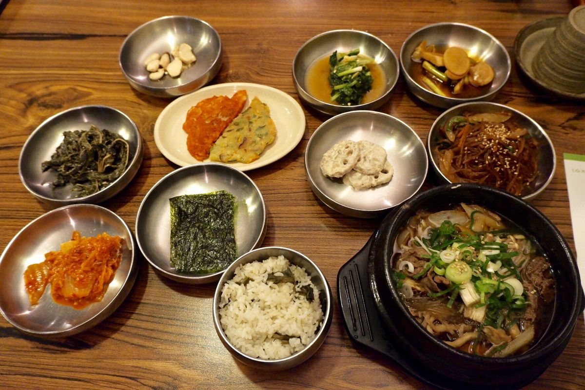 ハンガラムっていう薬膳？のお店。
プルコギ定食。
おかずも美味しかったー！！