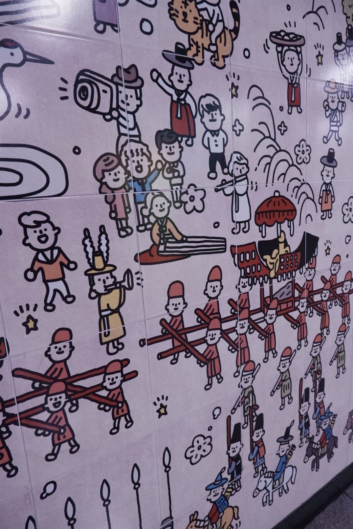 駅の壁画が可愛過ぎな件