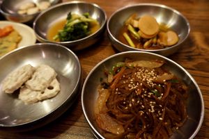 ハンガラムっていう薬膳？のお店。
プルコギ定食。
おかずも美味しかったー！！