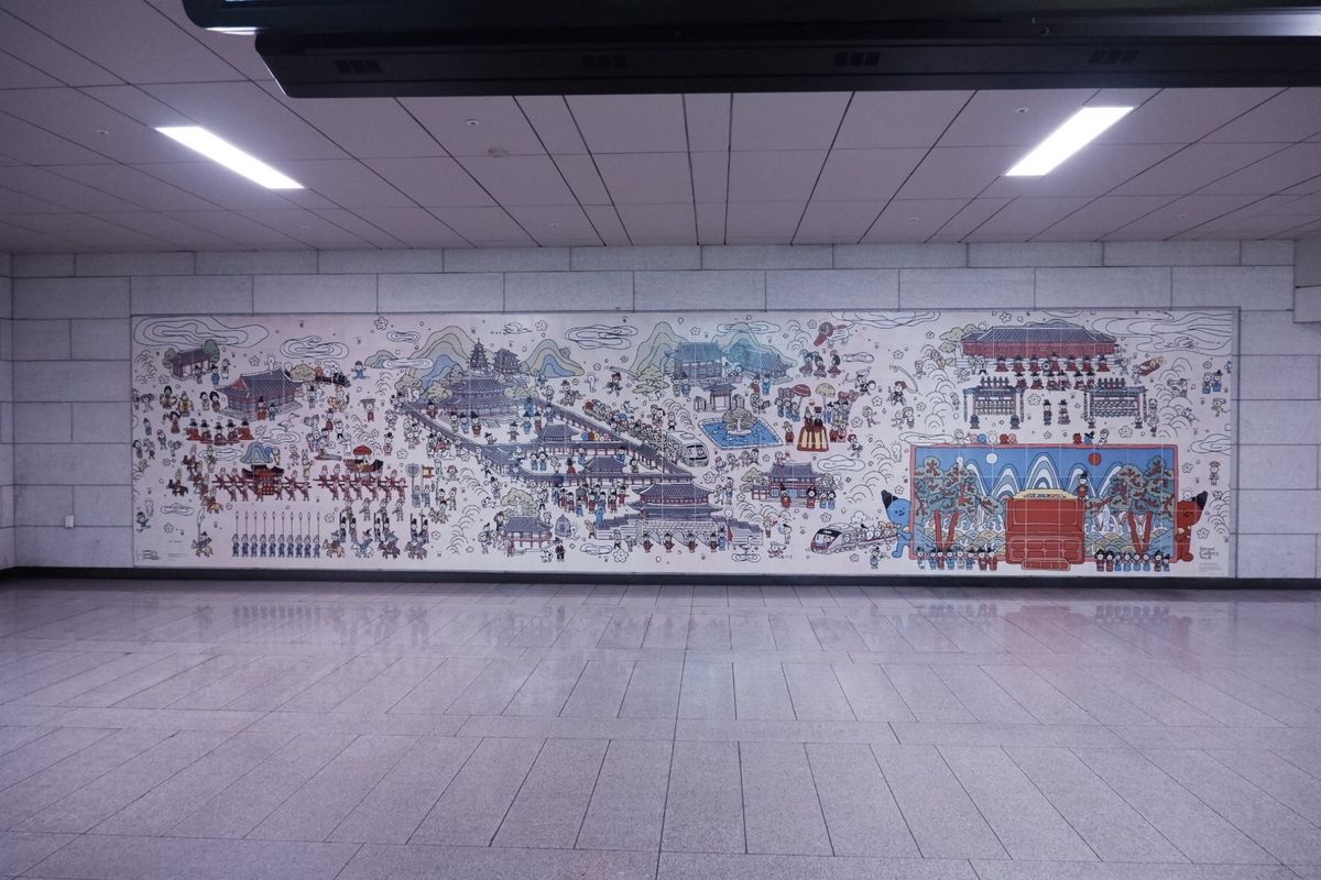 駅の壁画が可愛過ぎな件