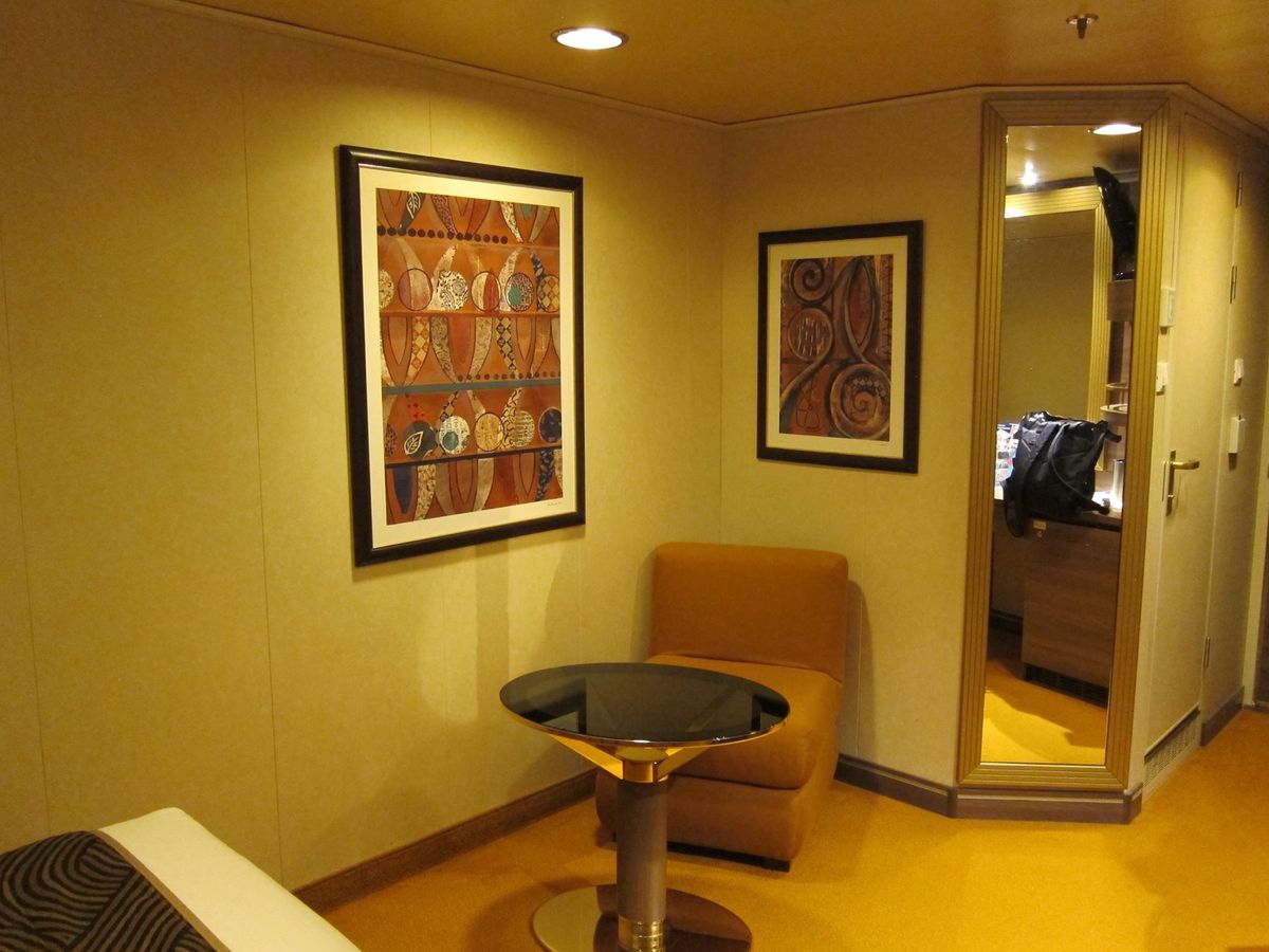 客室はこんな感じで窓無しの1番安い部屋