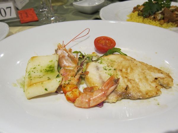 イタリア・ローマ「地中海クルーズの旅　ローマ」の写真：船内のディナーはコース料理を好きなだけ
...