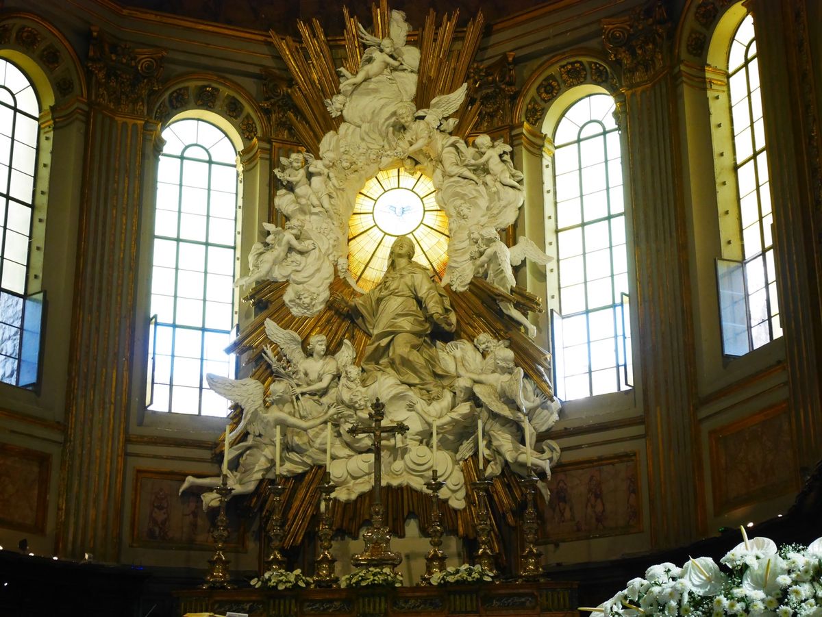 1、2枚目ナポリ大聖堂の写真。パイプオルガン弾いてる人がいて凄かったなー。...