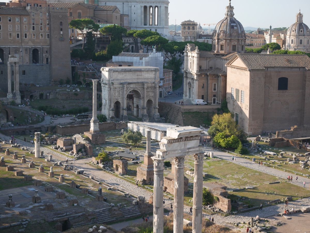 コロッセオの中ってこんな感じなんだーと思いました。個人的にはコロッセオより...