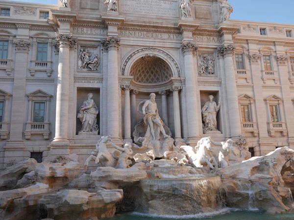 イタリア・ローマ「イタリア旅行」の写真：トレビの泉とスペイン広場。凄い人の数。ミ...