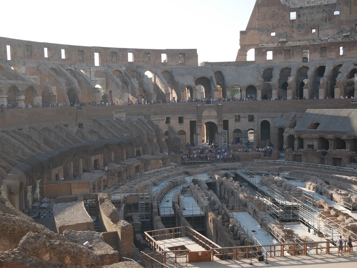 コロッセオの中ってこんな感じなんだーと思いました。個人的にはコロッセオより...