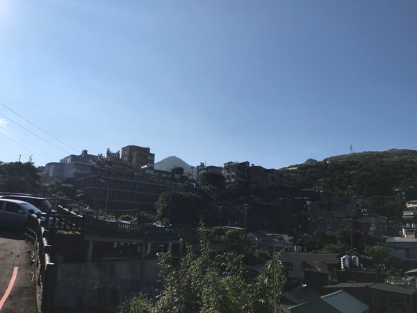 台湾・台北「2018台湾」の写真：朝の九份と九份で食べたグアバ。
駅。