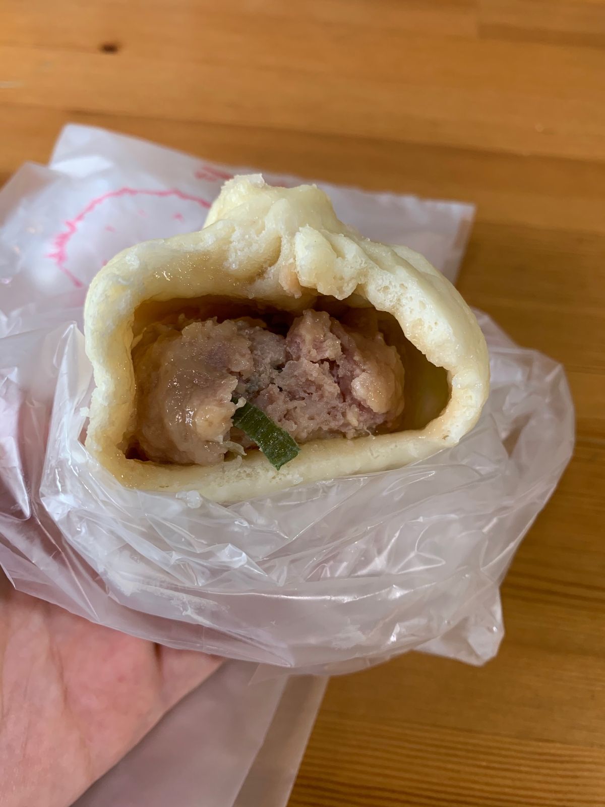 姜太太包子の肉まん餡饅。
街中写真。
台湾定食。