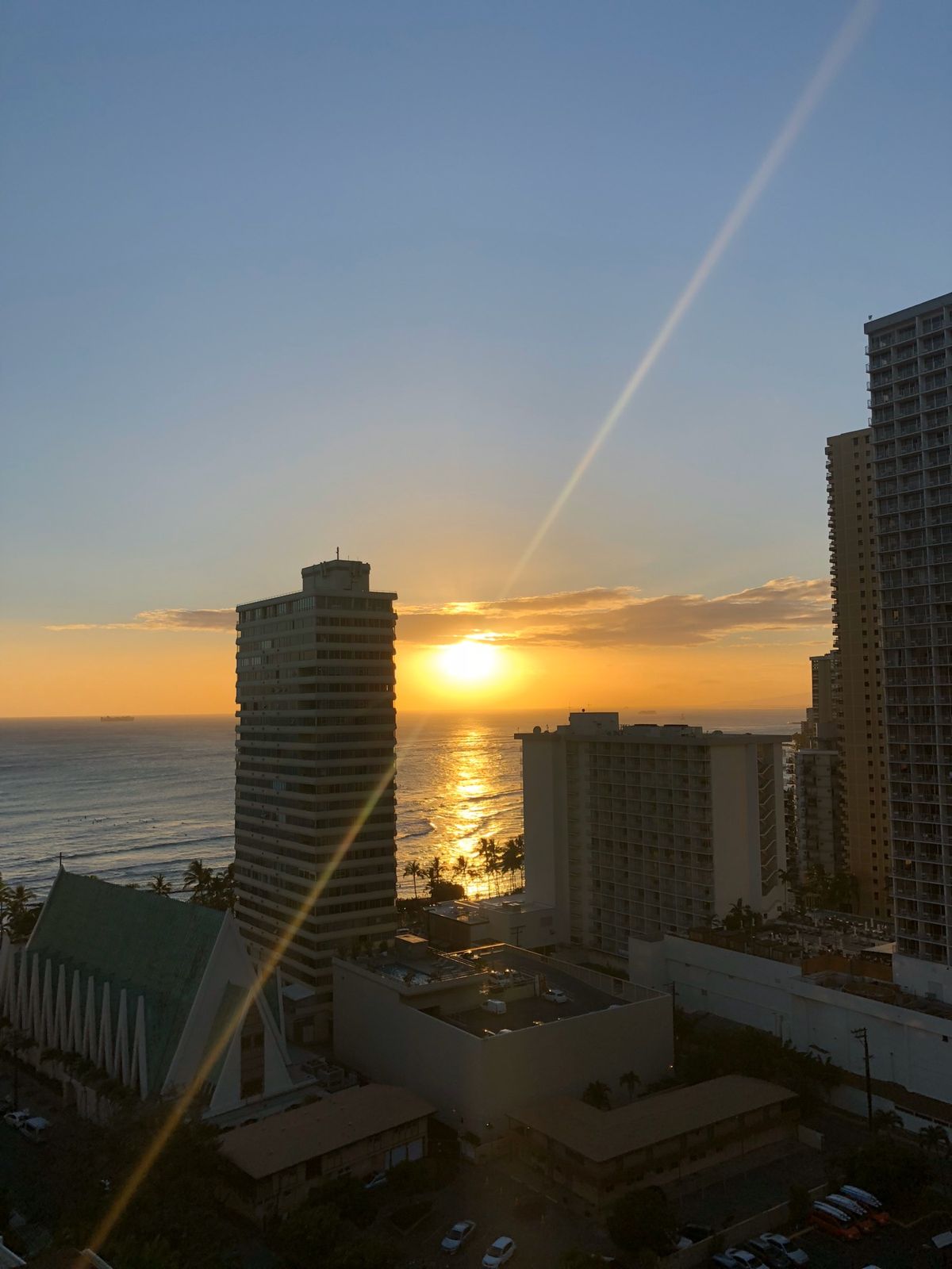久々のワイキキ。マリオットホテルからの風景。